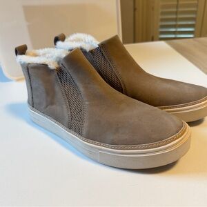 Toms Faux-Fur Lined Leather Slip-On Ankle Boots in Beige and Cream